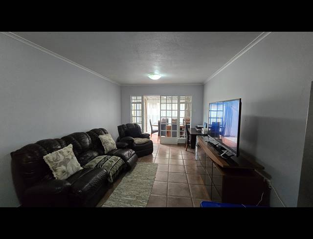 3 BEDROOM SECTIONAL TITLE FOR SALE IN CASTLEVIEW